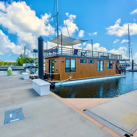 Awai'S Floating Villa - Houseboat In Luxury Village